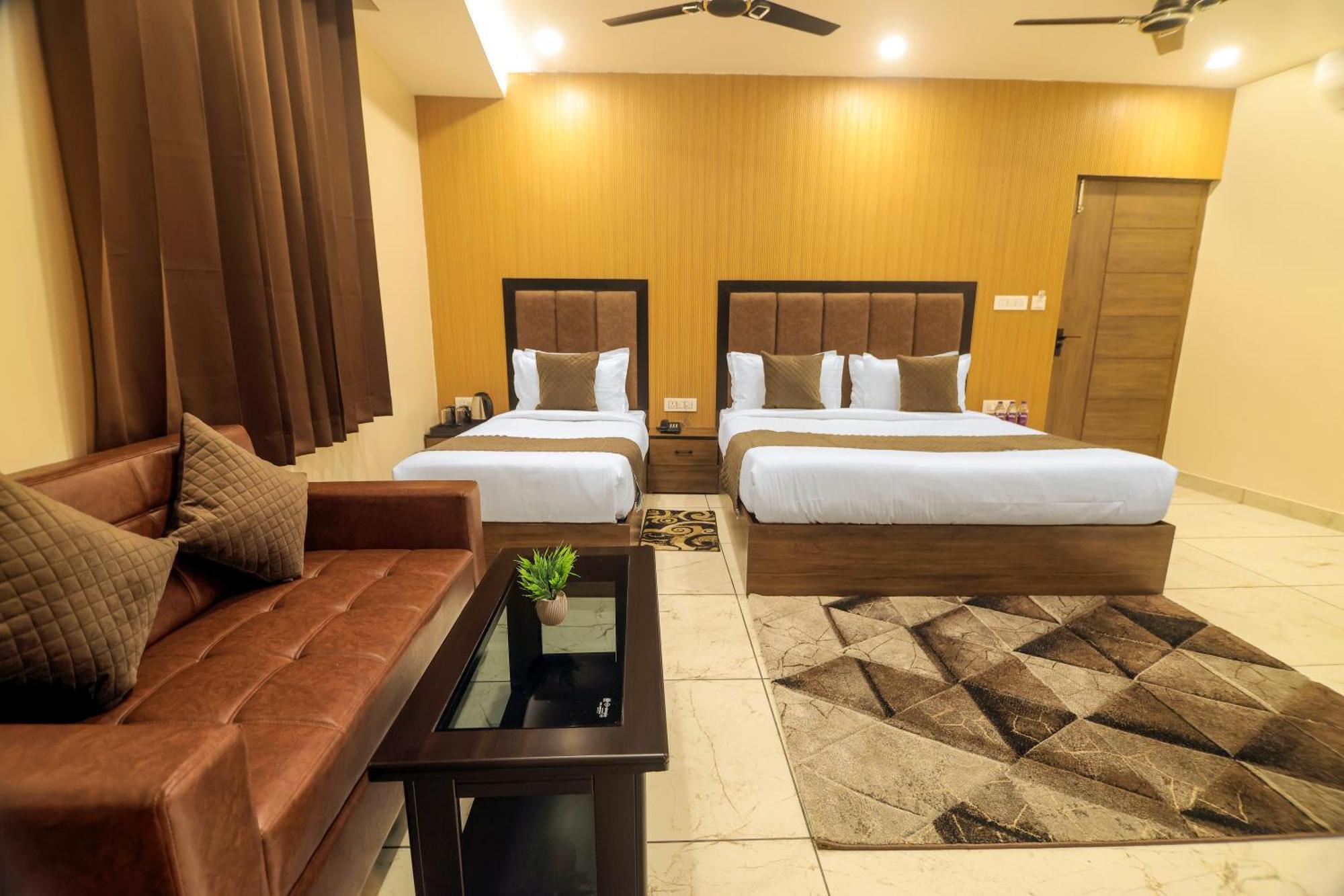 Hotel Hari Dhara, 100 Meters From Har-Ki-Pauri Haridvár Kültér fotó