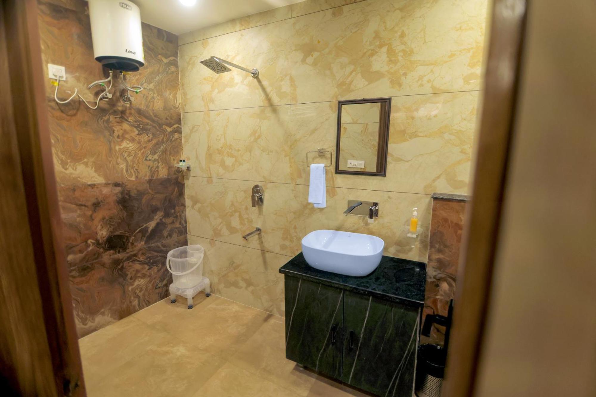 Hotel Hari Dhara, 100 Meters From Har-Ki-Pauri Haridvár Kültér fotó